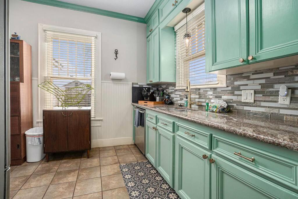 Beachy Bungalow! 2Bd, King Bed Galveston Exterior foto
