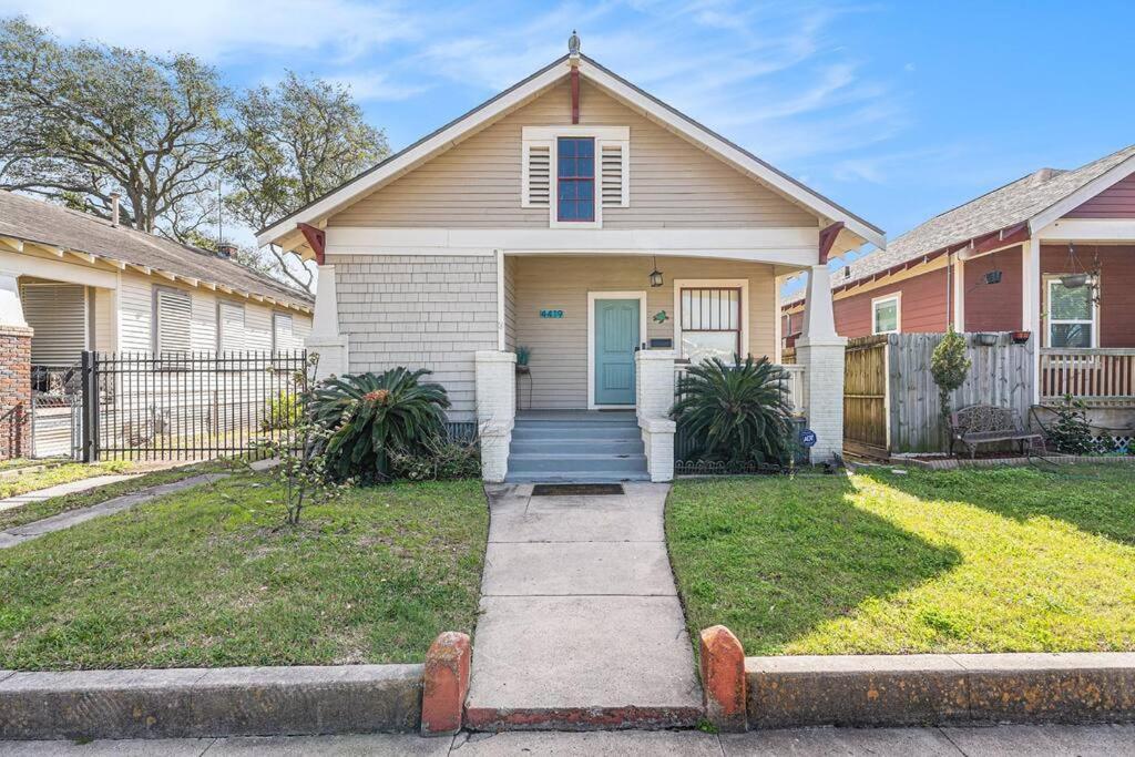 Beachy Bungalow! 2Bd, King Bed Galveston Exterior foto