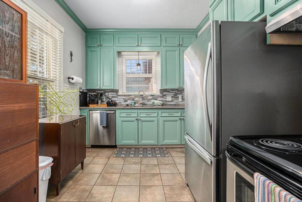 Beachy Bungalow! 2Bd, King Bed Galveston Exterior foto