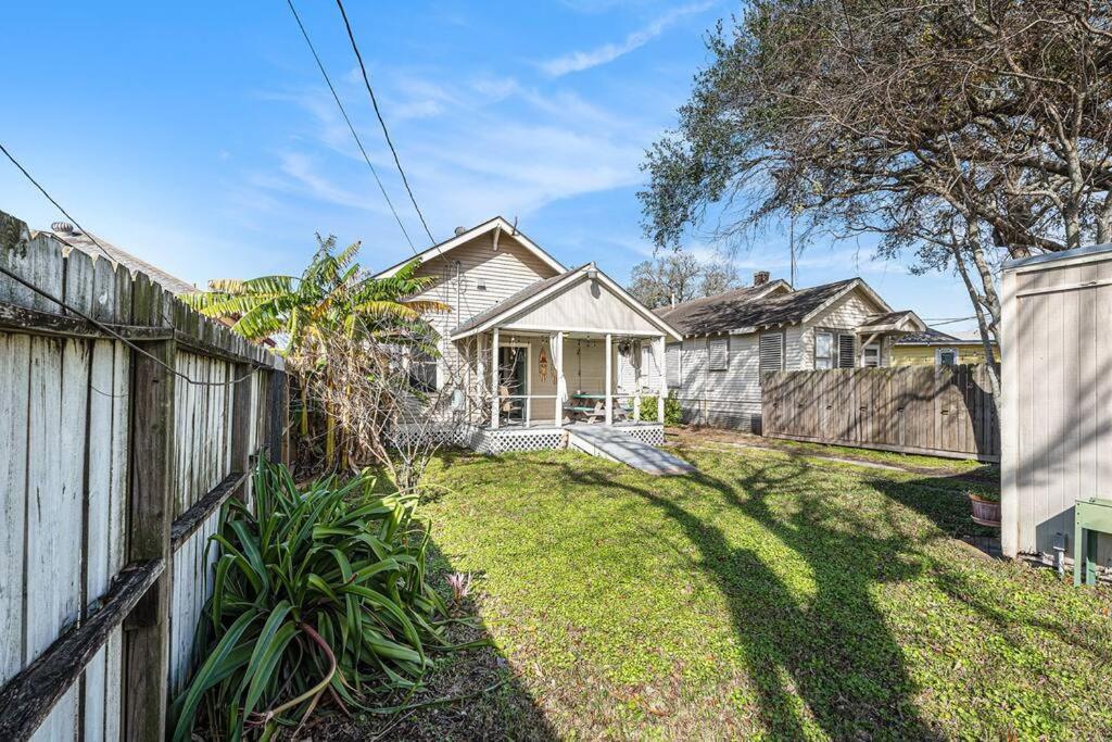 Beachy Bungalow! 2Bd, King Bed Galveston Exterior foto